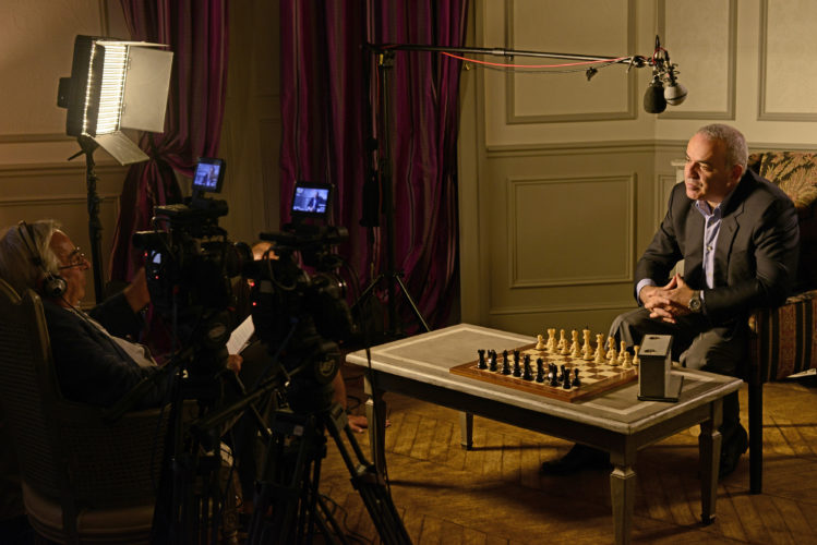 Karpov-Kasparov, two kings for a crown - Roche Productions